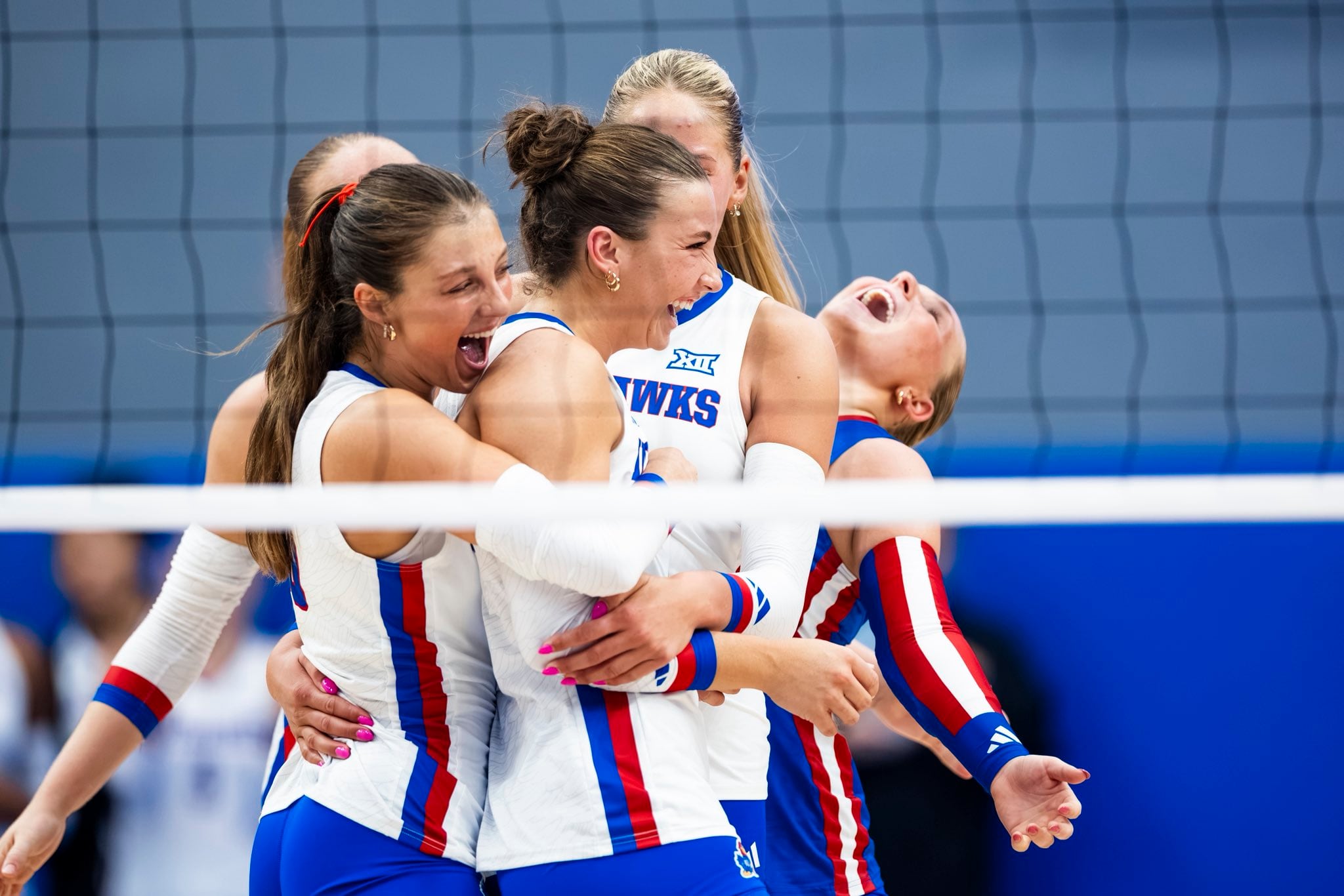 Kansas Volleyball Sweeps Houston, Extends Winning Streak to Seven Matches