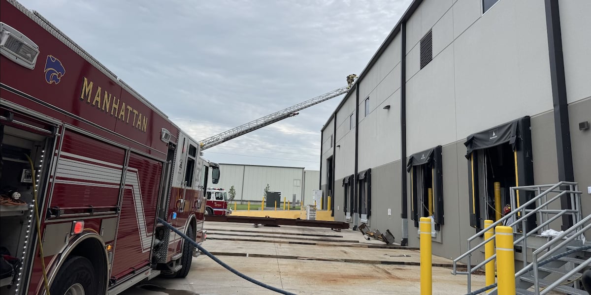 Crews respond to industrial building fire in Manhattan