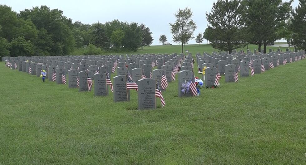 More than 100 paid respects to fallen soldiers at KS Veterans Cemetery ...