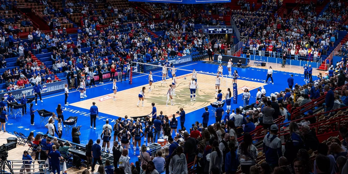 Kansas volleyball brings Big 12 battles back to Allen Fieldhouse