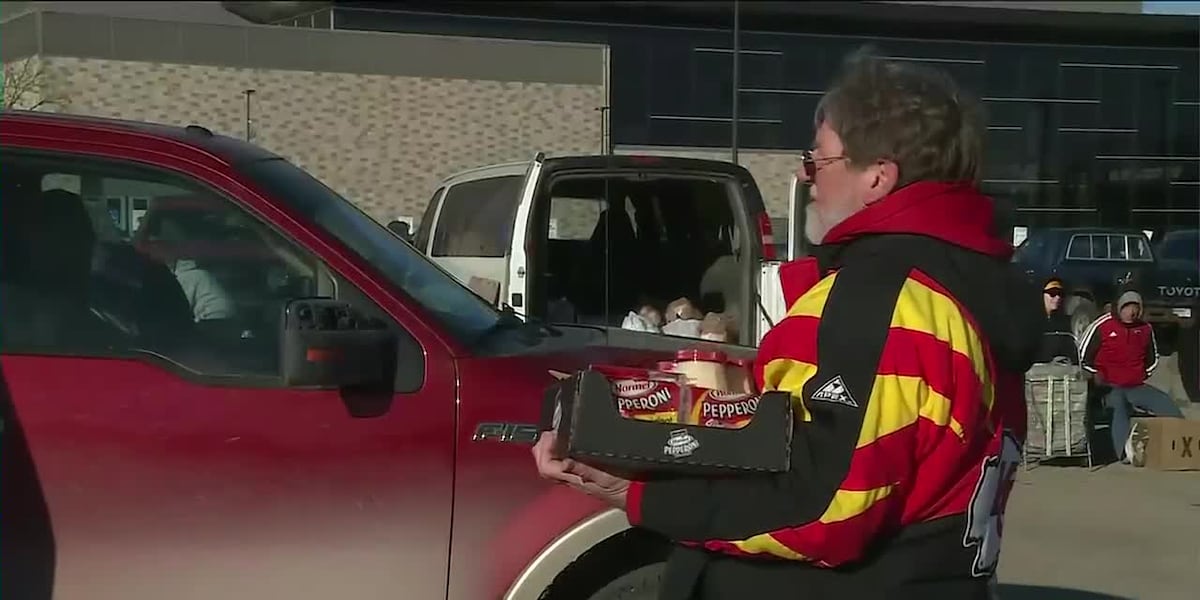 Hundreds of families attend monthly Harvesters’ food distribution