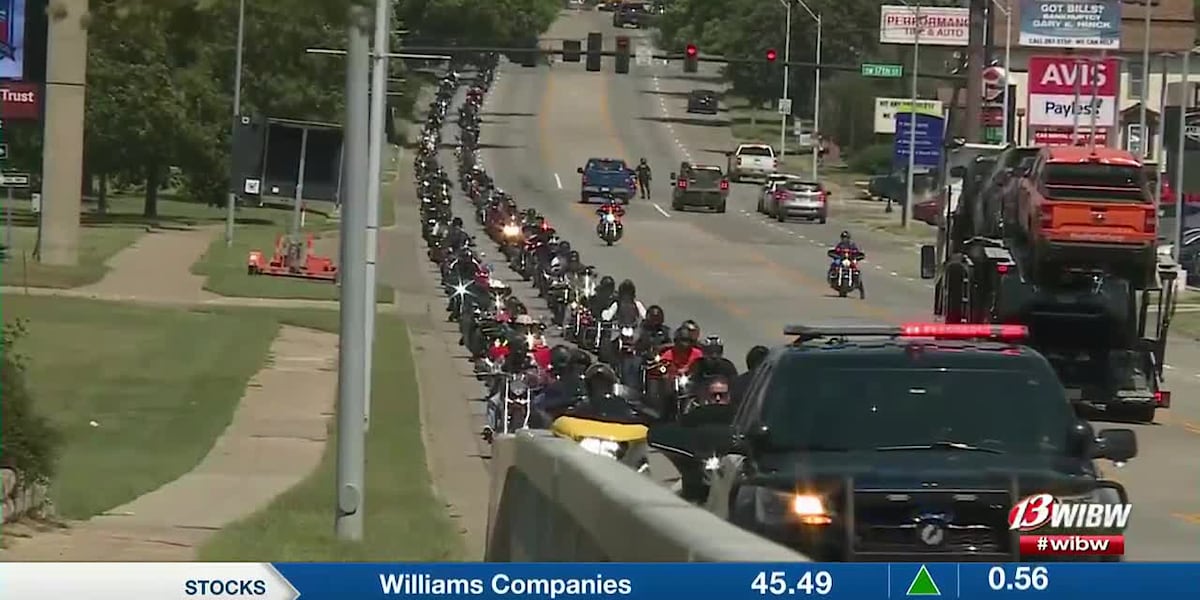 Over 150 Ft. Riley soldiers ride to Historic Harley Davidson in the ...