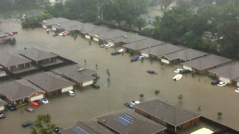 houston tx hurricane harvey wpmen jumps bac into water Harvey: Four key effects of floods Locals ready for worst as