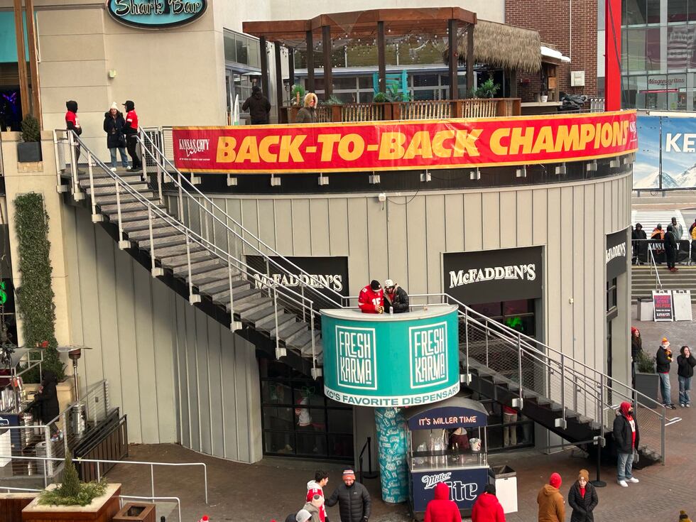 Chiefs fans packed in at Power and Light despite the freezing cold