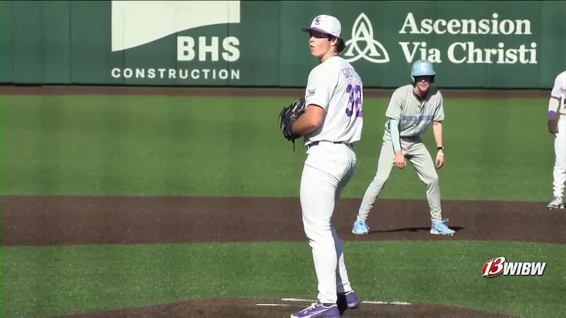 K-State baseball splits first two games versus Columbia